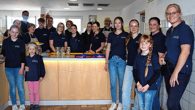 Die Mitglieder des Musikvereins Brunn­adern-Remetschwiel bieten den zahlreichen Gästen ein schönes Fest in der Haagwaldhalle. Bild: ...