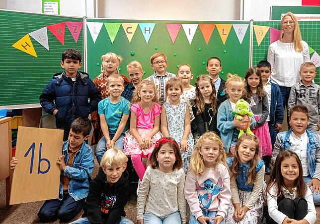 Zehn Jungen und elf Mädchen wurden in die Klasse 1b der Grundschule Erzingen eingschult. Klassenlehrerin ist Andrea Seemann.