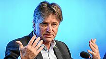Manfred Lucha (Bündnis 90/Die Grünen), Minister für Soziales und Integration in Baden-Württemberg, spricht am 19.09.2023 im Landtag bei ...