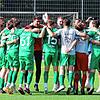 Freudentanz der TSV-Spieler nach dem Sieg bei Konstanz-Egg.