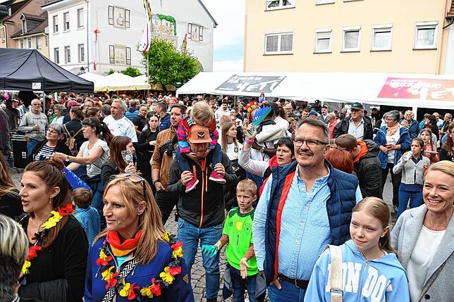 Bild 29: Bilder der Eröffnung des Schweizer Feiertags 2024 mit dem Fassanstich der neuen Bürgermeisterin
