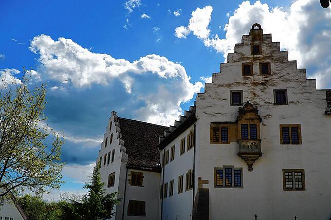 Das alte Gemäuer wurde in den letzten Jahren belebt. Nun gibt es einen langfristigen Plan. Es finden Veranstaltungen im Gebäude statt ...