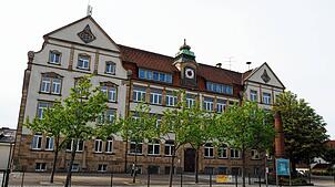 Das Jestetter Schulhaus an der Schaffhauser Straße wurde 1910 eingeweiht. In diesem Jahr fand keine Entlassfeier für die ...