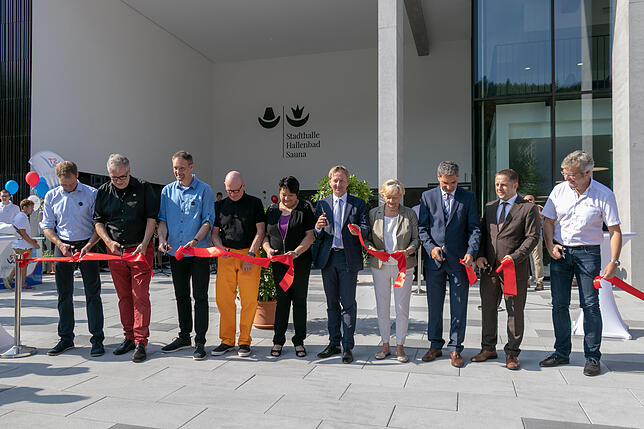 Die neue Stadthalle ist eröffnet: Die Architekten Henning Musahl, Gerold Müller, Ernesto Preiser und Michael Duffner, ...