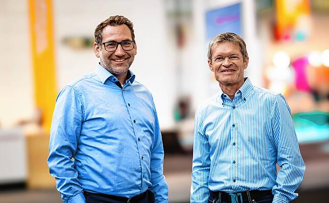 Stefan Mittag (links), Geschäftsführer der Fairnamic GmbH, und Klaus Wellmann (rechts), Geschäftsführer der Messe Friedrichshafen GmbH.