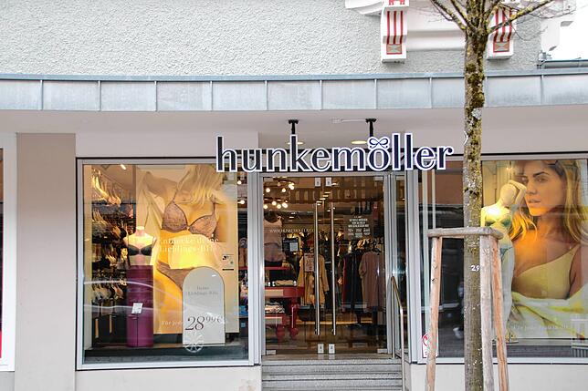 Der Einzelhandel habe es schon so schwer genug, meint Jennifer Hotz, die Betreiberin des Hunkemöllers in Donaueschingen.