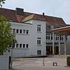Am Dienstag wurde der Gemeinderat über die drastisch gestiegenen Kostenannahmen für den Umbau der Gretser-Schule informiert. Nun soll ...