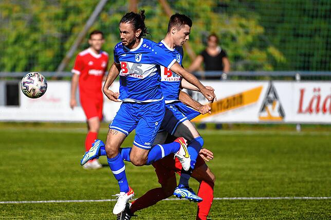 Bild 37: Spitzenreiter FC Erzingen setzt sich mit 5:0 beim FC RW Weilheim durch &ndash; und wir haben die Bilder!
