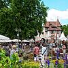 Besucher auf der Diga 2023 auf Schloss Beuggen. Die traditionsreiche Gartenmesse findet jetzt erstmals im Bad Säckinger Schlosspark vor ...