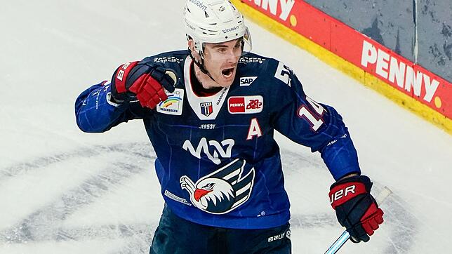 Jordan Szwarz jubelte vier Jahre für die Adler Mannheim - künftig spielt er für Schwenningen.