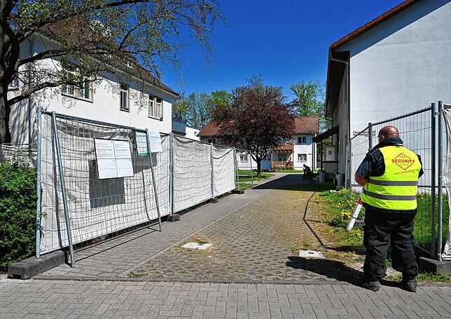 Die Radolfzeller Flüchtlingsunterkunft in der Kasernenstraße. Ein Teil des Gebäudes wurde inzwischen abgerissen, nebenan entstand dafür ...