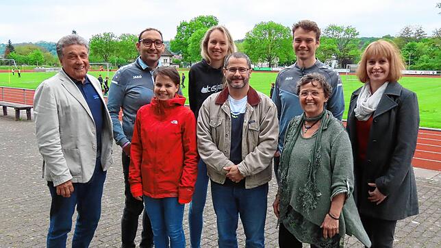 Sport bringt die Initiative &bdquo;Wehr bewegt sich&ldquo;, hier die Initiatoren (von links): Klaus Denzinger, Ahmed Yegit, Jessica ...