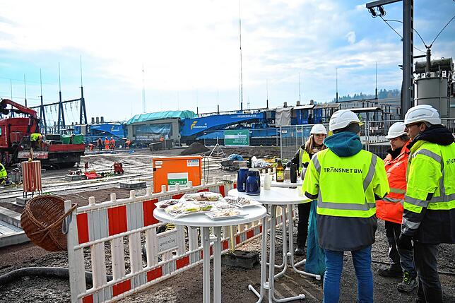 Bild 18: 300 Tonnen schwerer Trafo-Transport – Das sind die Bilder!