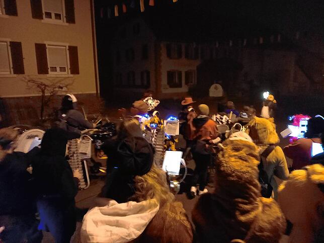 Bild 1: Die Tour der Guggenmusik Lättä Bomber in Klettgau &ndash; seien Sie dabei (mit Videos)