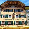 An der Fassade des ehemaligen Gasthofs &bdquo;Wilder Mann&ldquo; in der Waldshuter Kaiserstraße prangt das Halbrelief eines Mannes mit ...