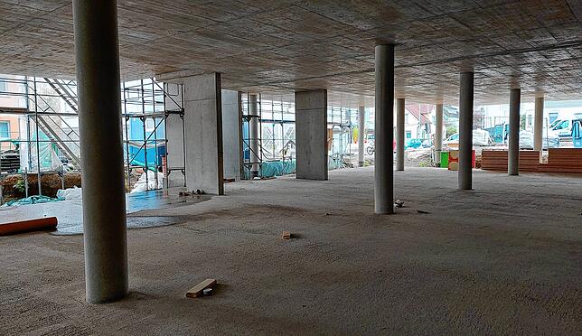 Diese Fläche zur Straße hin kann laut Projektleiter Martin Frey in bis zu vier Einheiten unterteilt werden. Hier soll Gewerbe ...