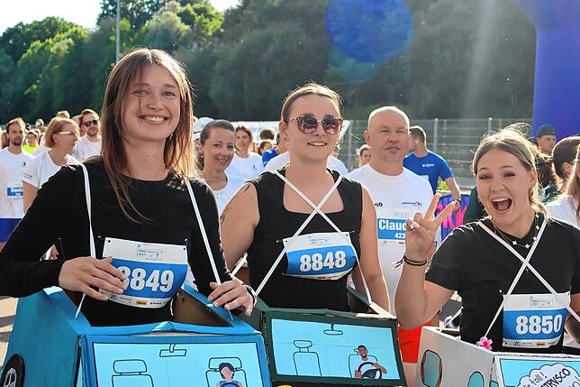 Bild 24: Mit Ausdauer und Kreativität- tausende Läufer messen sich beim ZF Firmenlauf