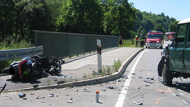 Der Fahrer dieses Rollers starb bei einem Unfall am Sonntag nahe Krauchenwies.
