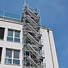 Ein Gerüst am Krankenhaus in Stockach musste am Morgen des 21. Juni aufgrund eines plötzlichen starken Sturms vor dem Umsturz gesichert ...