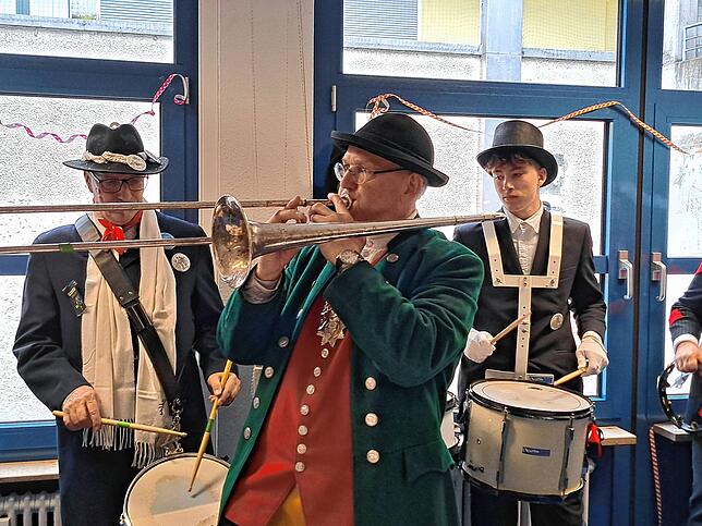 Die Los Crawallos unter der Leitung von Peter Kaufmann (Mitte) waren die ersten Gäste am Schmotzigen Dunschtig.