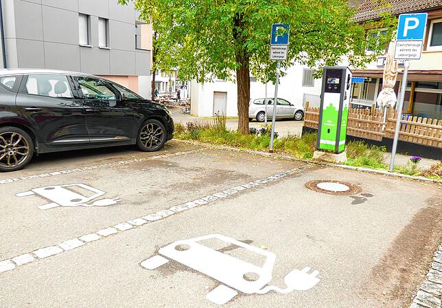 Öffentliche Ladestation für E-Autos an der Bussenstraße.