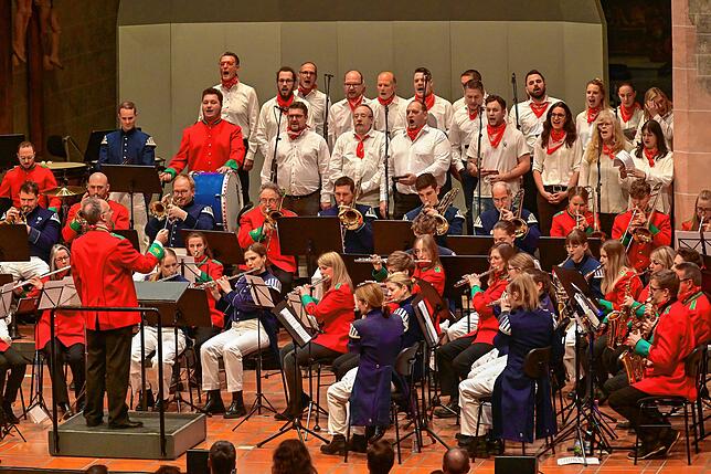 Ein gemeinsames Orchester mit Musikern der Stadtmusik und der Stadtharmonie, hier gerade unter der Leitung von Mario Mosbacher, wird bei ...