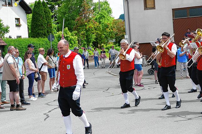 Bild 23: Jubiläumsumzug zum 175. Geburtstag der Musikkapelle Mundelfingen krönt vier stimmungsvolle Tage.