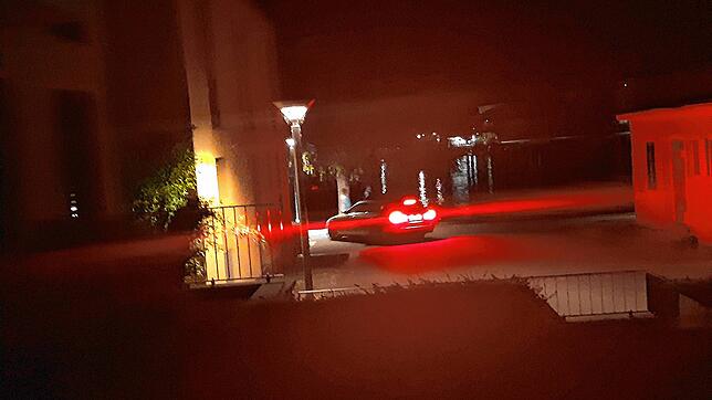 Eine Polizeistreife fährt nach Mitternacht an der Bischofsvilla vorbei Richtung Herosé-Park. Die Beamten betreiben Prävention und ...