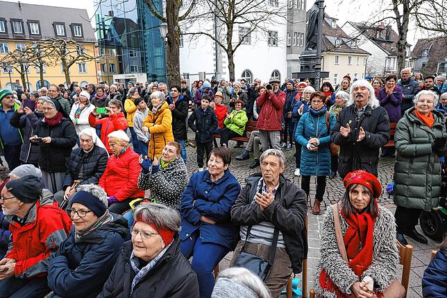 Bild 9: Verschiedene Glaubensgemeinschaften setzen Zeichen gegen Diskriminierung und Gewalt