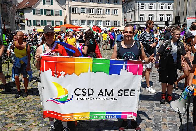Bild 22: Ein bunter Protestzug zieht durch Konstanz und Kreuzlingen