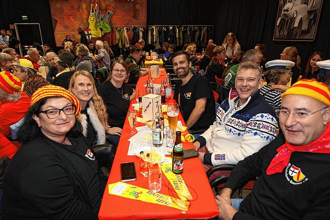 Bild 35: Früher Start in eine lange Fasnacht! Alle Bilder vom ersten Bunten Abend in Konstanz