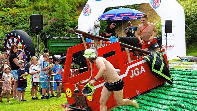 Viel Spaß verspricht der Waterslide-Contest 2025 an der Adlerschanze. Ob es wieder so fantasievolle Funmobile geben wird? Foto: Kommert