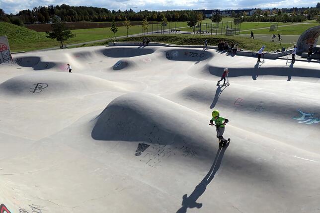Die Skateranlage am Bildungszentrum wird bis Frühjahr 2021 zu einer modernen Trendsportanlage erweitert, die mit Attraktionen wie einem ...