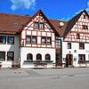 Das Gasthaus &bdquo;Zur Traube&ldquo; in der Dorfmitte von Kreenheinstetten gehört zum festen Bestandteil im Ortsbild. Im linken ...