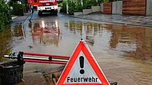 Überschwemmung in der Straße &bdquo;Obere Blatt&ldquo; in Eigeltingen