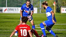 Alles unter Kontrolle: Julian Göbel (hinten) kümmerte sich konsequent um Nicolas Gamp (Nr. 10) und war somit Garant für den 5:0-Sieg des ...