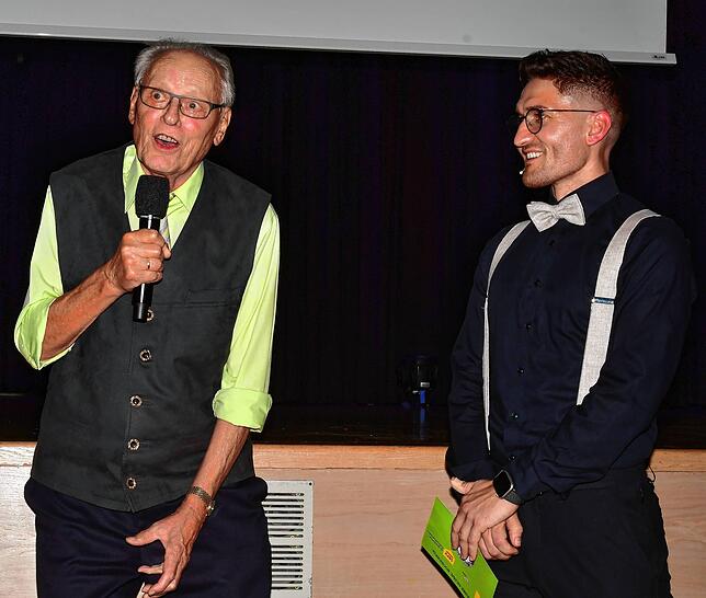 Bild 11: Schiedsrichter im Fußballbezirk Hochrhein feiern ihren 100. Geburtstag