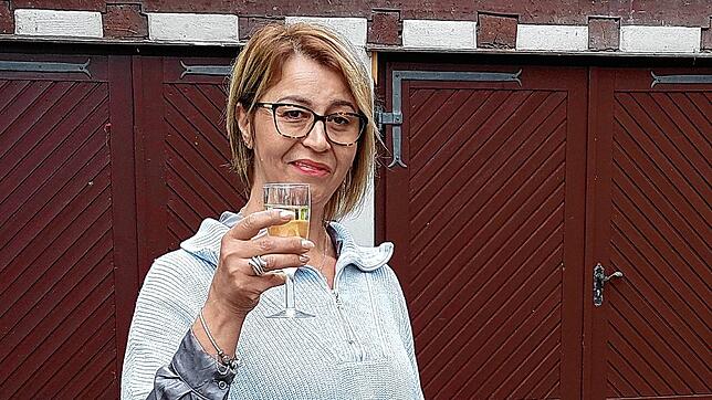 Nena Barbulovic, Wirtin des Scharfen Ecks, lädt zusammen mit Sebastian Peube vom Weinbrunnen zur Silvesterparty auf dem Allensbacher ...