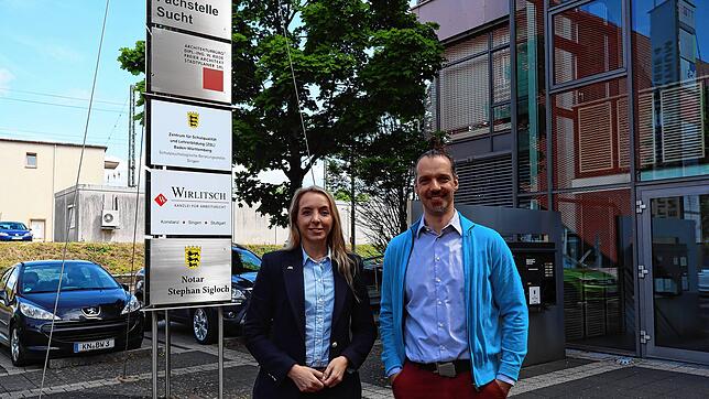 Saskia Frank von den Grünen engagierte sich im Landtag für höhere Fördergelder für die Fachstelle Sucht. Singens Leiter Lars Kiefer ist ...