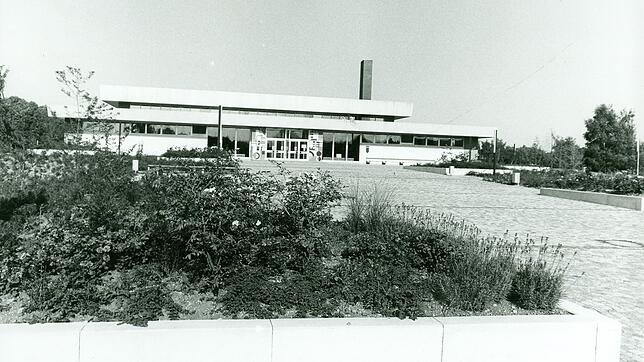 Beim Singener Hallenbad scheint die Zeit stehengeblieben zu sein. Seit 1972 hat sich das äußere und auch das innere Erscheinungsbild ...