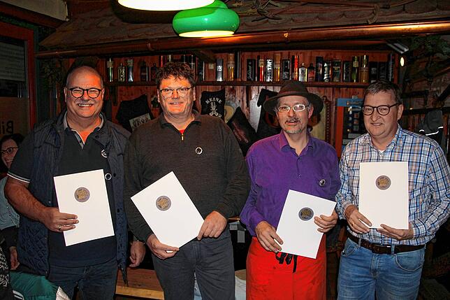 Martin Birk, Frank Hein, Benjamin Lang und Peter Lotzer (von links) von der Meßkircher Katzenzunft wurden von der Vereinigung ...