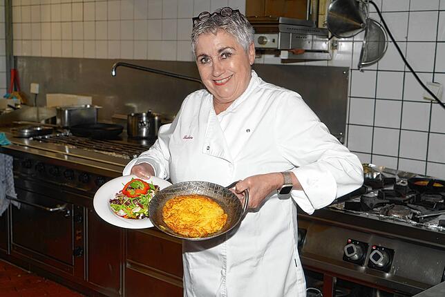 Barbara Indlekofer, Chefin des Rheinischen Hofes in Waldshut, weiß, worauf es bei einer guten Röstipfanne ankommt.