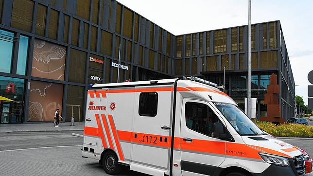Am Cano kam es am Mittwoch zu einem schweren Unfall: Im Inneren ist ein junger Mann im Bereich der Rolltreppen abgestürzt und erlitt ...