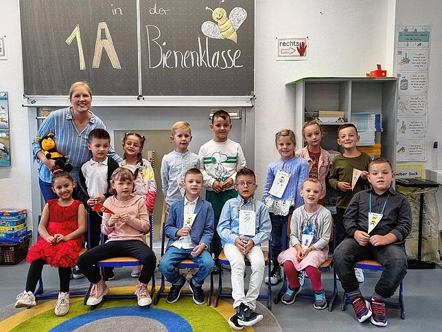 13 Jungen und Mädchen wurden in die Klasse 1a der Johann-Peter-Hebel-Schule in Tiengen eingschult. Klassenlehrerin ist Nadia Moser.