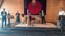 Pfarrer Micha Fingerle von der evangelischen Kirchengemeinde, Beate Walter, Angela Schlögl-Eggert (Harfe und Gesang), Dekanatsreferent ...
