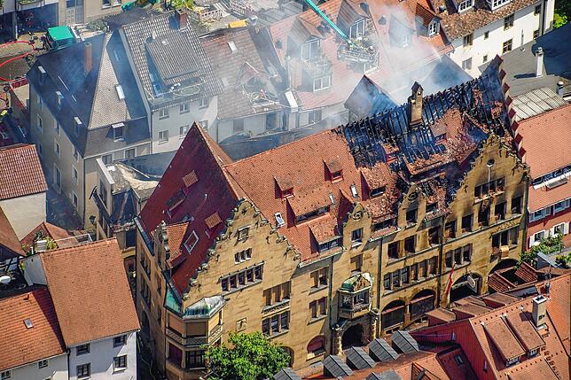 Bild 2: Am Morgen danach: So sieht es nach dem Großbrand in der Zollernstraße aus