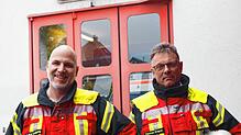 Rückblick auf Rheinfeldens Feuerwehrabteilung: Enrico Leipzig (links) und Thomas Kieper vor dem 120 Jahre alten Feuerwehrhaus in der ...