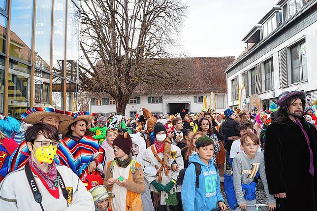 Unter 2-G-Bedingungen lassen es sich die Frickinger nicht nehmen, Fasnet zu feiern.