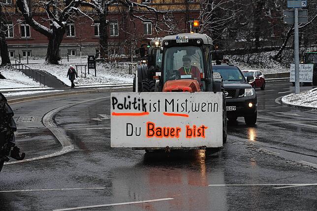 Bild 9: Traktoren umrunden die Stadt: Jetzt demonstrieren die Landwirte auch in Konstanz!