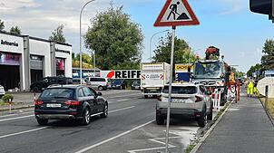 Aktuell laufen am Dienstag, 1. Juli, Bauarbeiten an der Max-Stromeyer-Straße. Der Verkehr muss auf die Spur des Gegenverkehrs ausweichen.